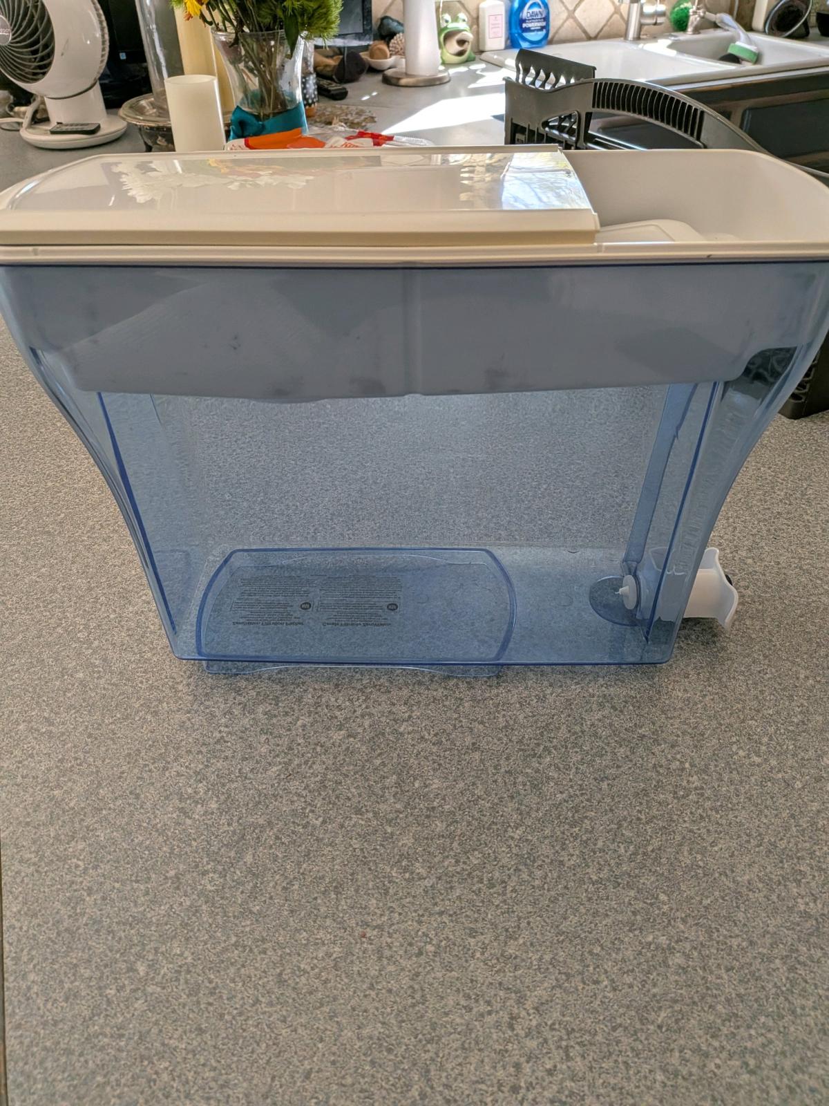 zero water plastic acrylic filter container no filter clean - Eagle, Colorado - FleaMarketBay