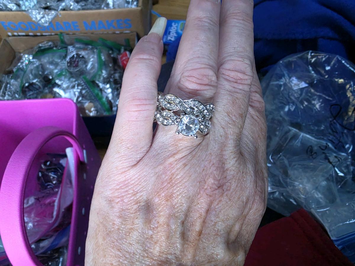 big jewelry sale - Wadsworth, Illinois - FleaMarketBay