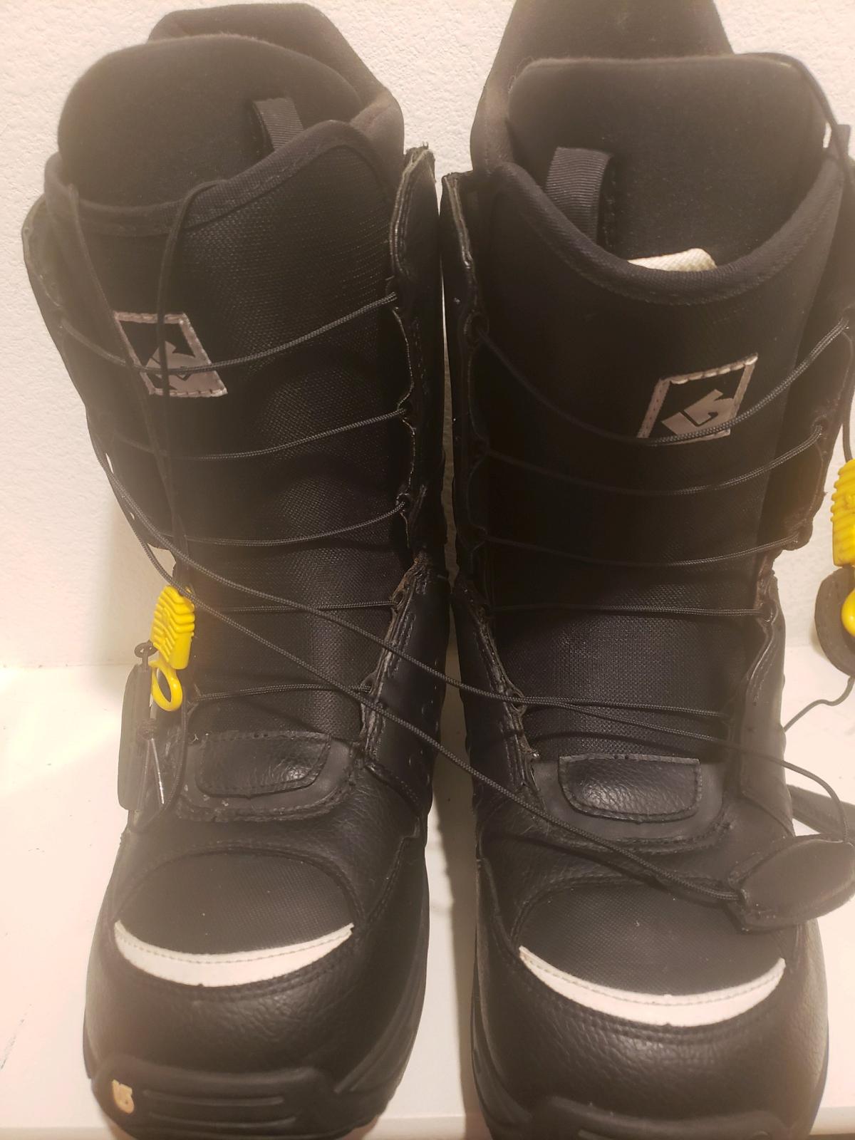 Burton  Snowboard  Boots - Calimesa, California - FleaMarketBay