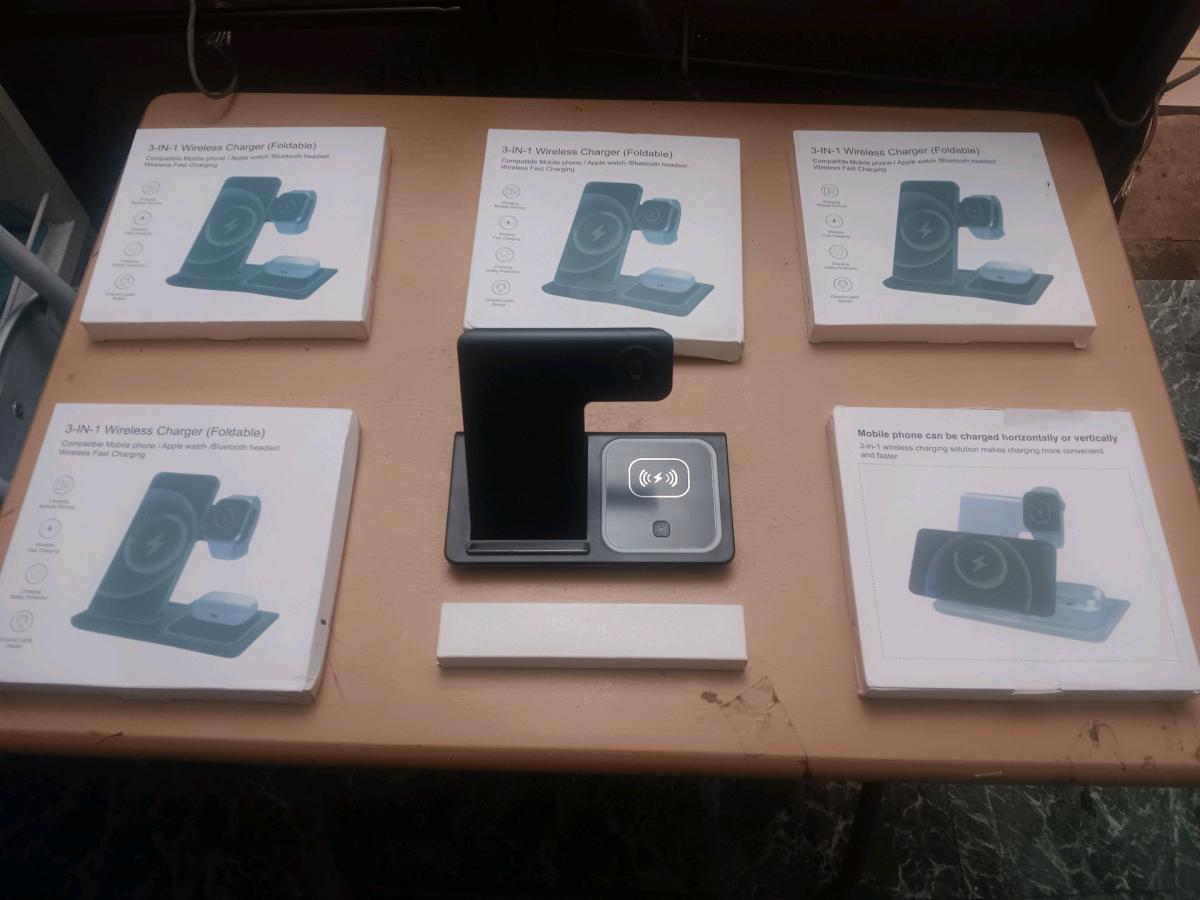 3 IN 1 WIRELESS FOLDABLE CHARGER STATION - Bronx, New York - FleaMarketBay