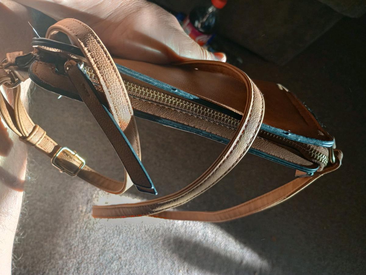 nice brown purse 10 in by 5 in - Campbellsburg, Kentucky - FleaMarketBay