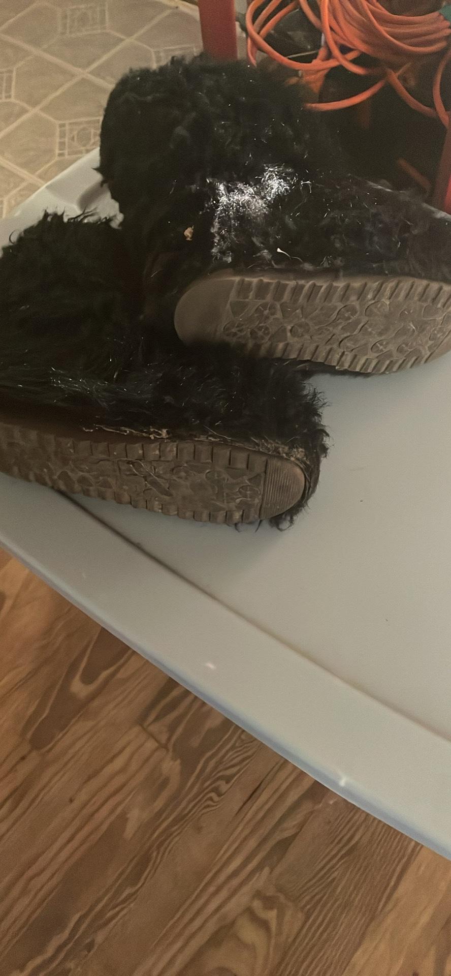 black fur boots - Lakeville, Indiana - FleaMarketBay