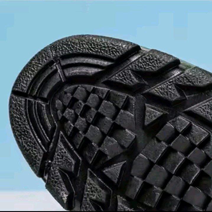 Fashionable Camo Hiking Sneaker Shoes Size 10 US k - Los Angeles, California - FleaMarketBay