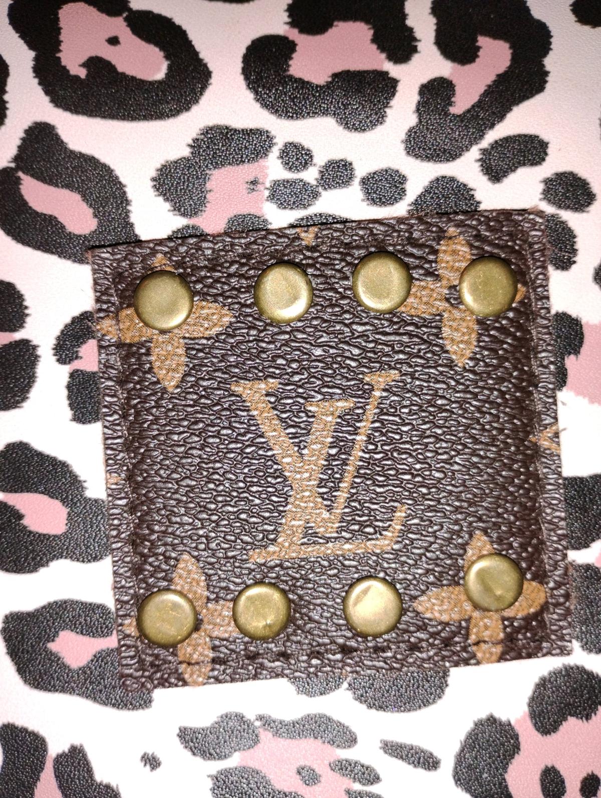 Louis Vuitton leopard print wristlet clutch - Byers, Texas - FleaMarketBay