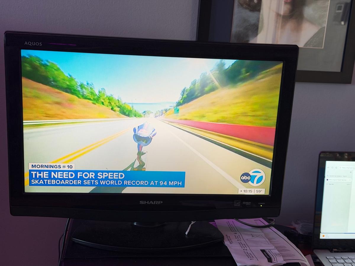 sharp aquios 22 inch tv - Brooklyn, New York - FleaMarketBay