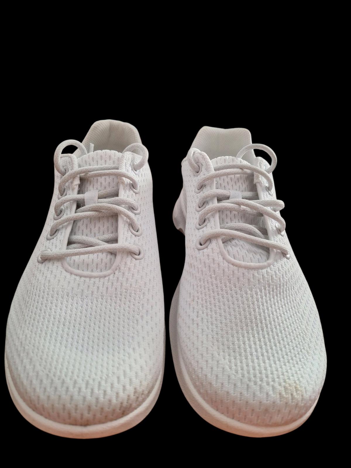 Athletic Works Sneakers - Corinth, Kentucky - FleaMarketBay