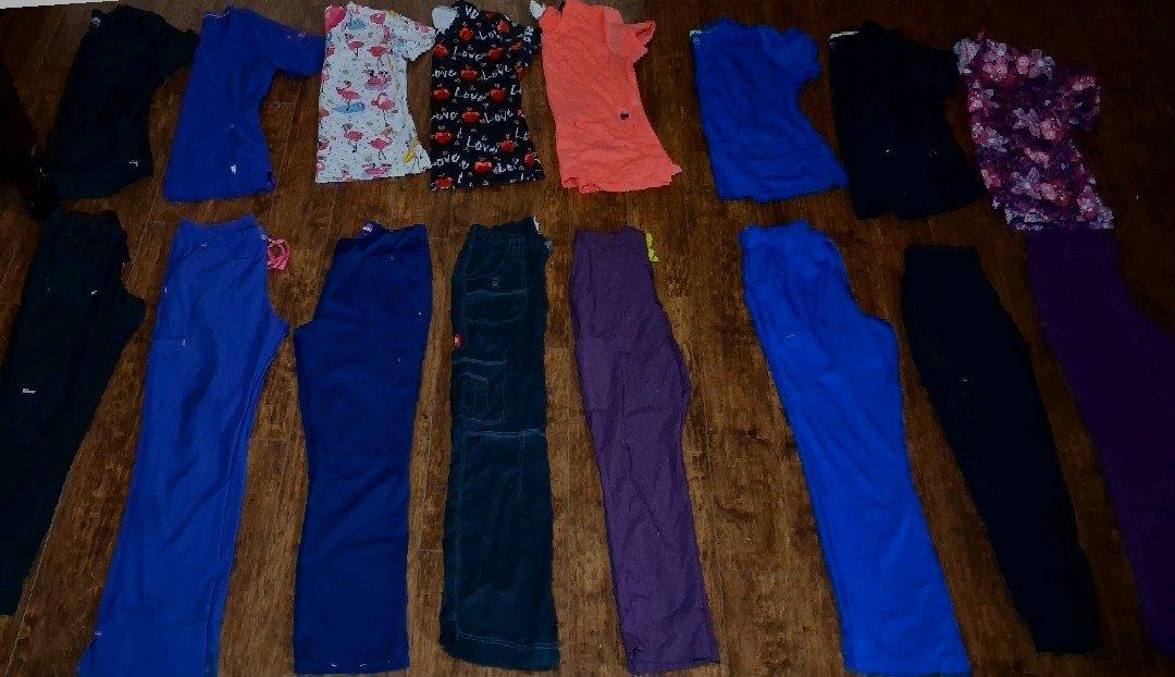 8 scrubs medium to large good condition - Walterboro, South Carolina - FleaMarketBay