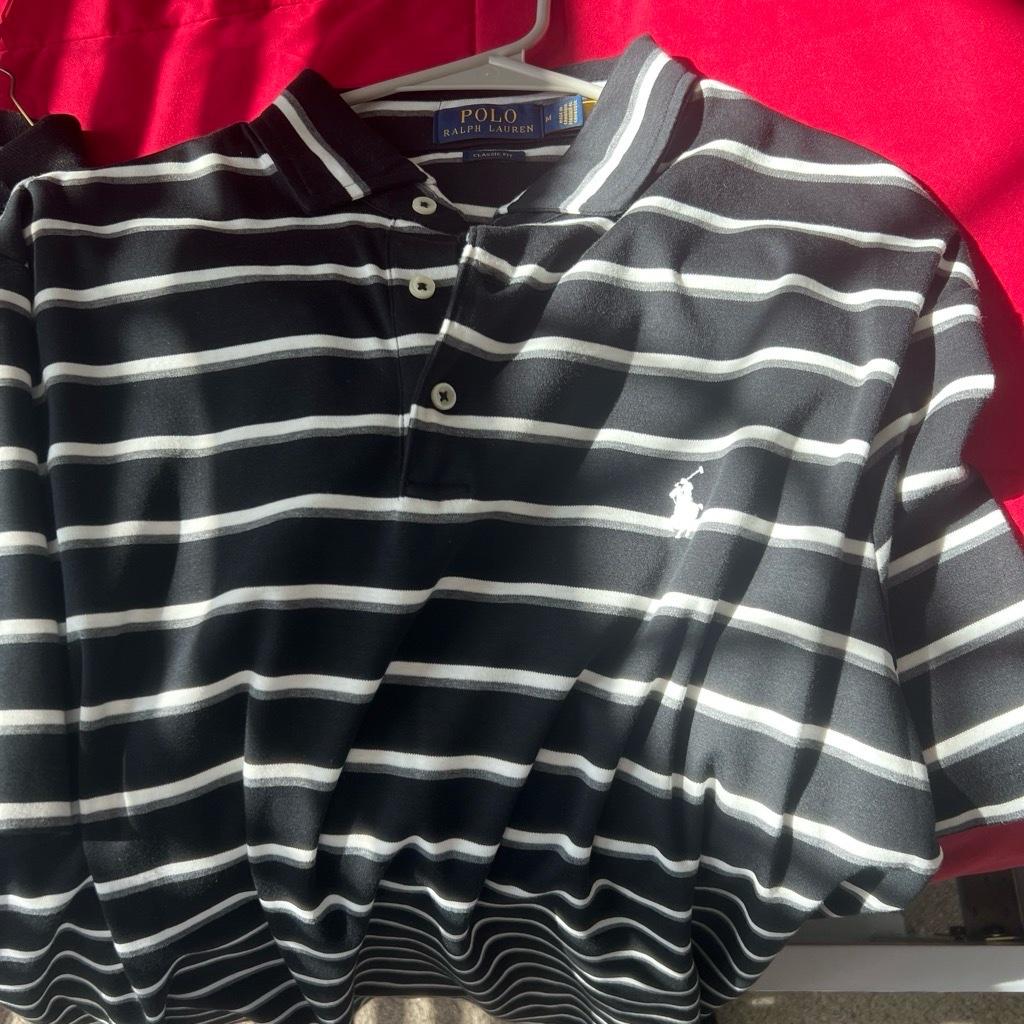 computer and  shirts and shoes and charger - Arlington, Texas - FleaMarketBay