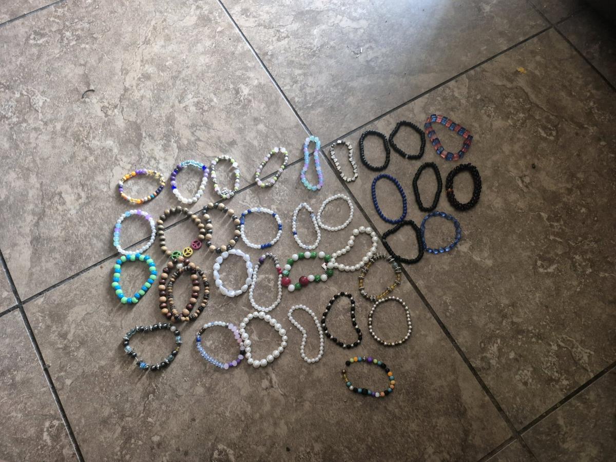 Im selling these bracelets - Coolidge, Arizona - FleaMarketBay