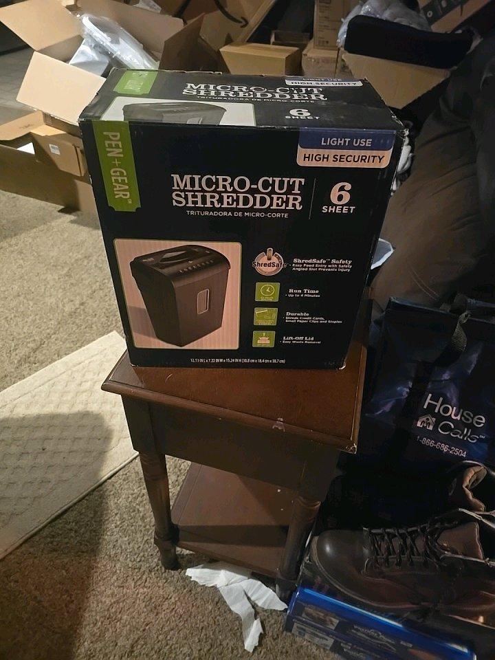 PenGear 6Sheet High Security MicroCut Shredder with Box - Sulphur, Oklahoma - FleaMarketBay