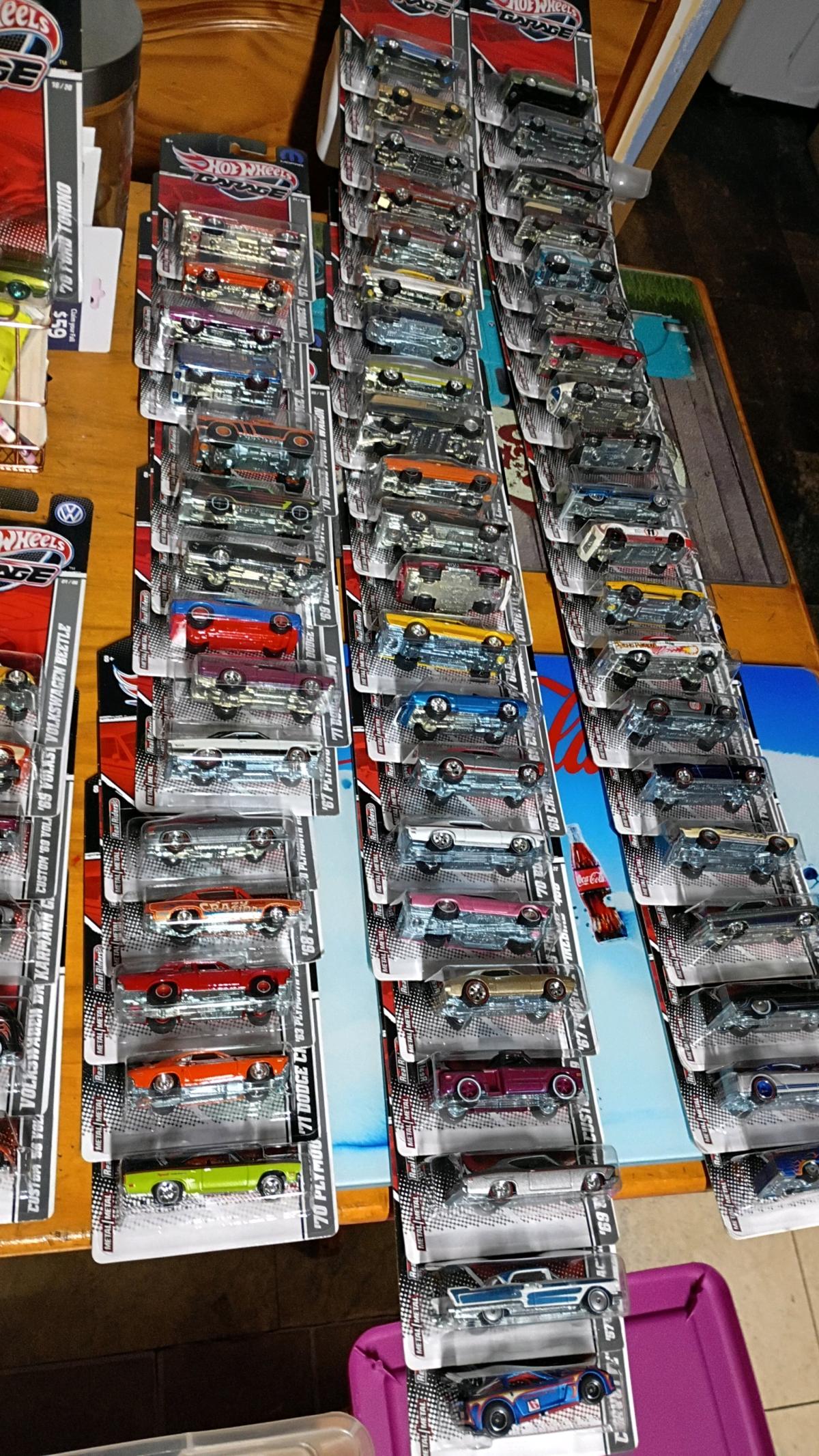 Hot Wheels garage complete set unopened cards in perfect con - New Salem, North Dakota - FleaMarketBay