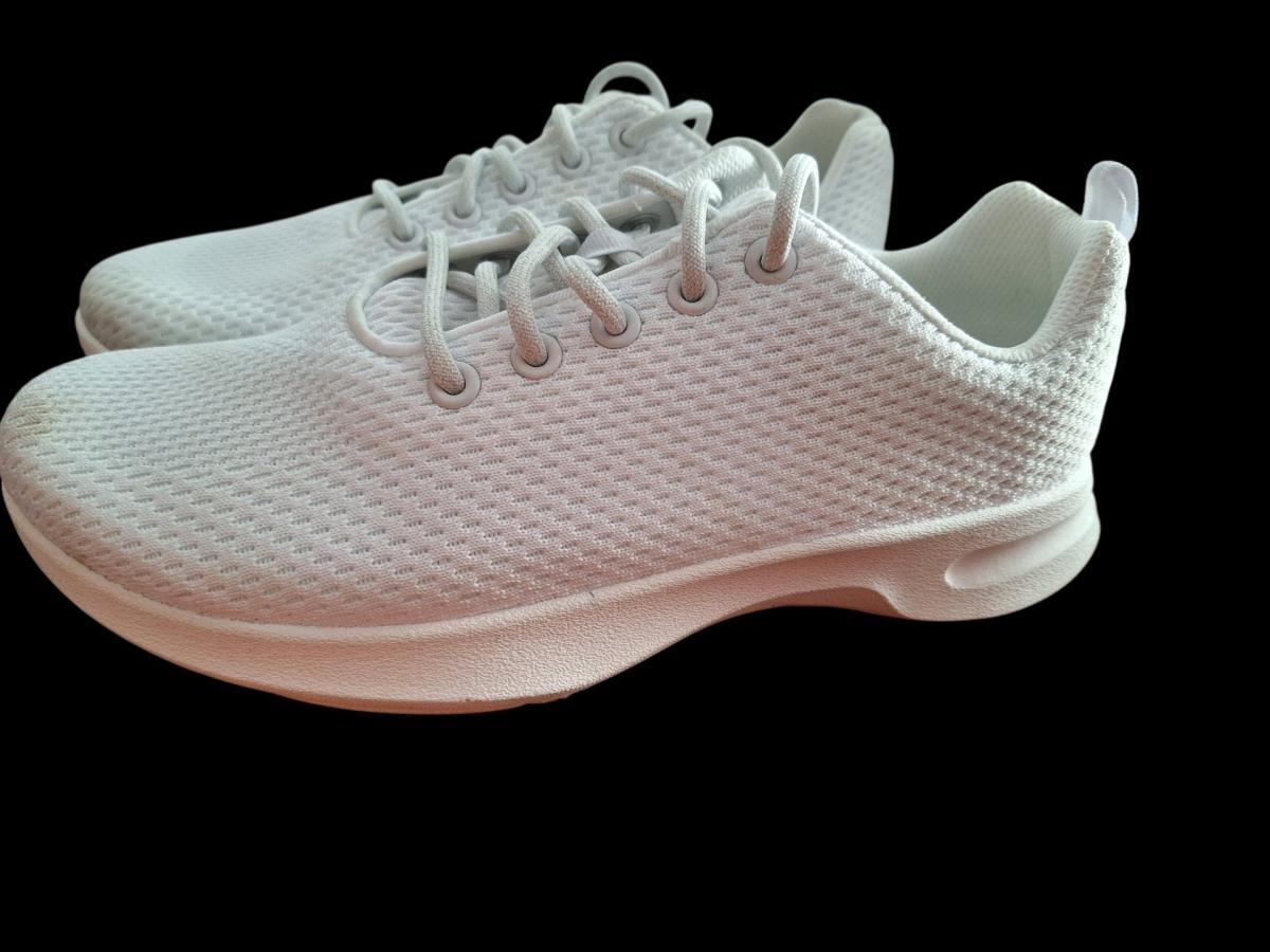 Athletic Works Sneakers - Corinth, Kentucky - FleaMarketBay