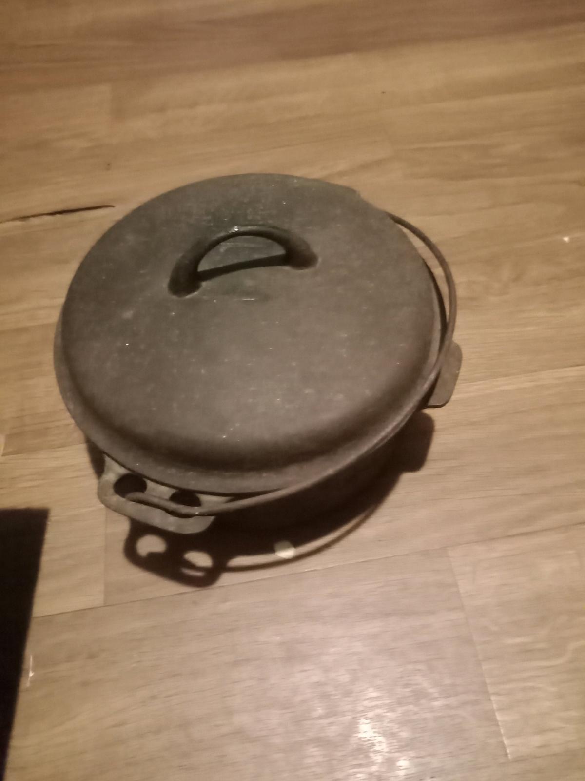 griswald Dutch oven a 8 and has the numbers on bottom - Hindman, Kentucky - FleaMarketBay