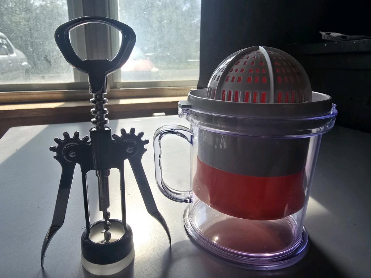 Kitchen Essentials Set  Citrus Juicer Pitcher Classic Wine C - Sulphur, Oklahoma - FleaMarketBay