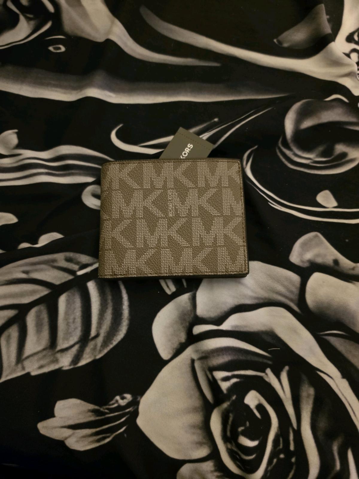 New MK wallet - Harlingen, Texas - FleaMarketBay