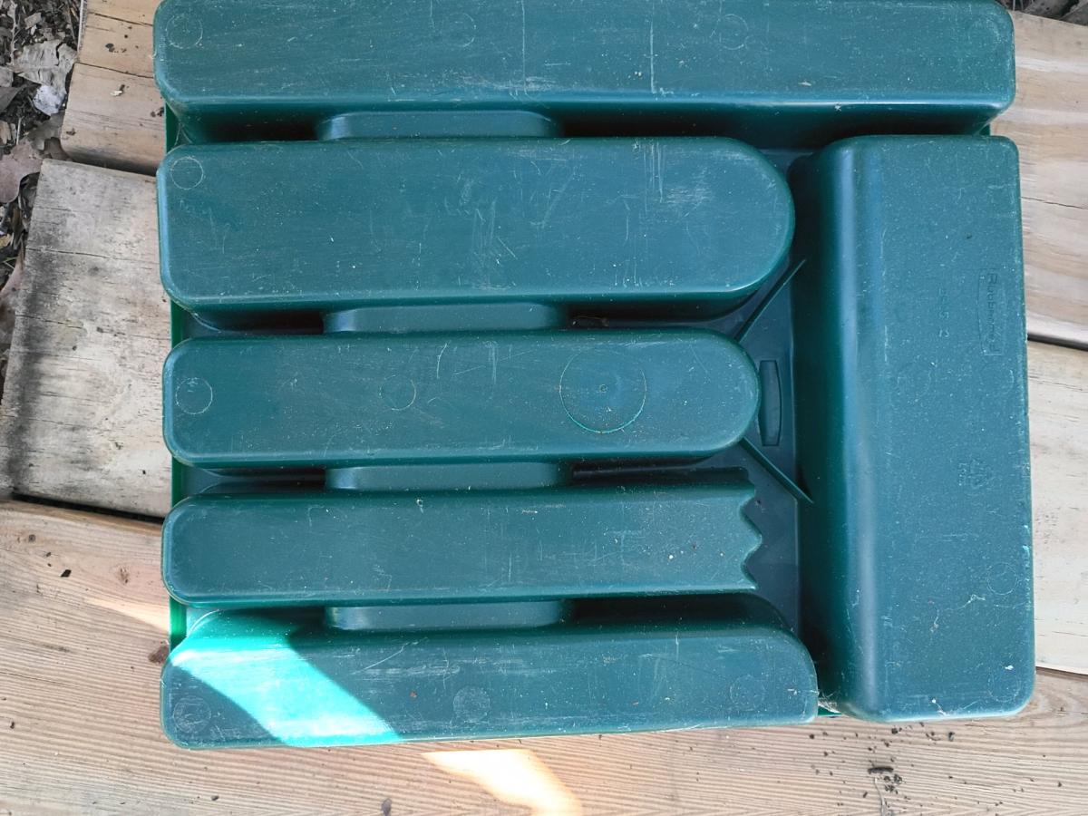 A  Nice  Green Silverware Holder - Swansea, South Carolina - FleaMarketBay