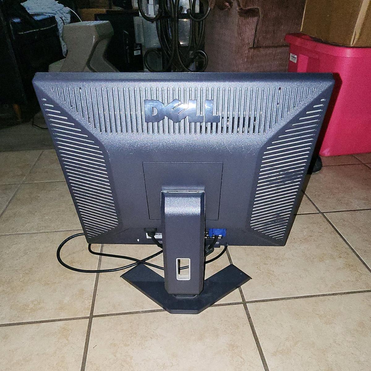 dell flat screen monitor with vegaport and plug - Fraser, Michigan - FleaMarketBay