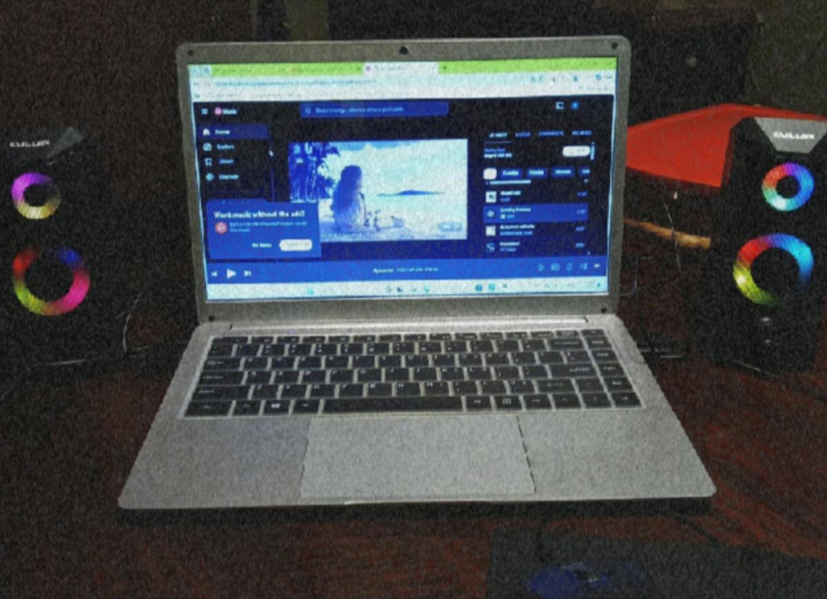 silver laptop - Tioga, Pennsylvania - FleaMarketBay