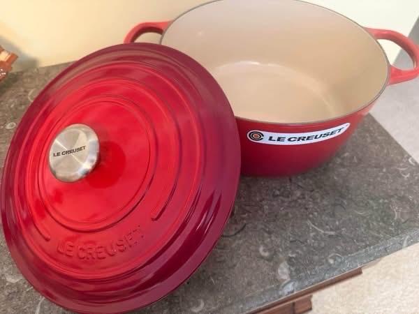 BRAND NEW Le Creuset Signature Dutch Oven  Never Used - Los Angeles, California - FleaMarketBay