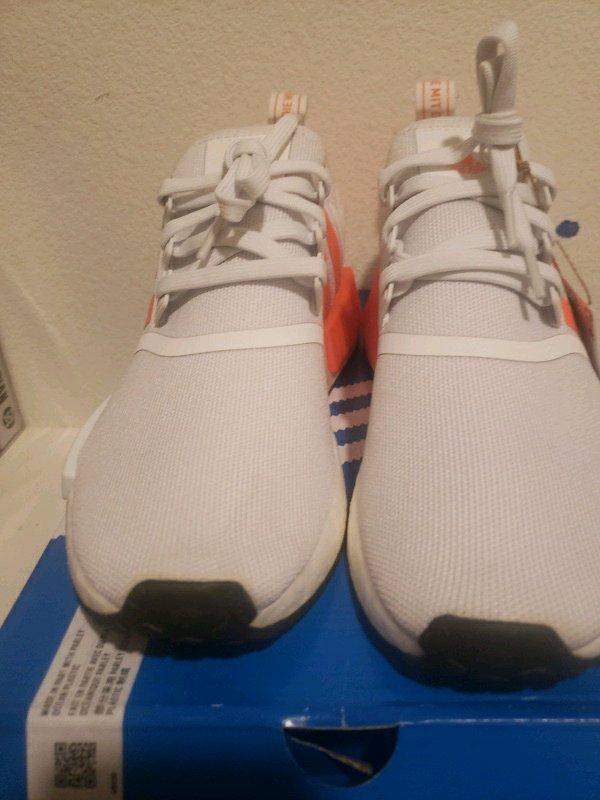Adidas NMD R1 Men Running shoes Men size 9 - Calimesa, California - FleaMarketBay