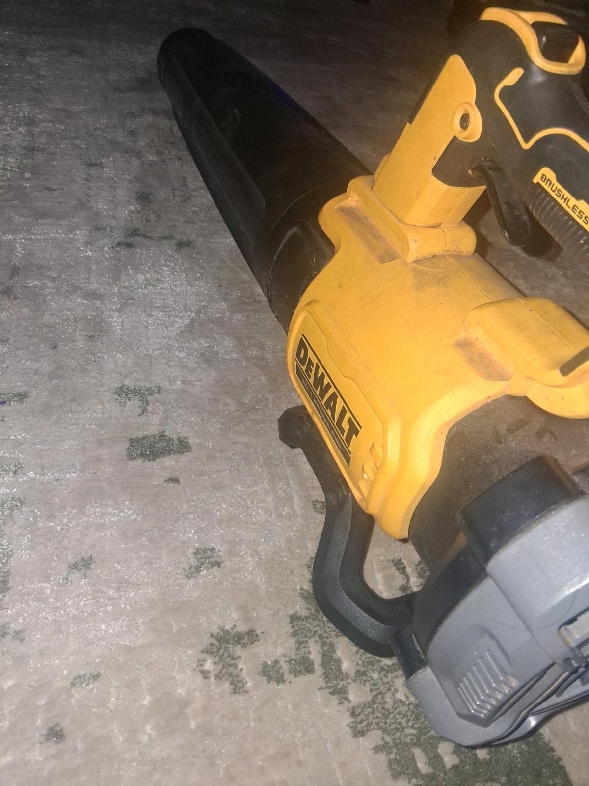 dealt 20v brushless leafblower - Charlotte, North Carolina - FleaMarketBay