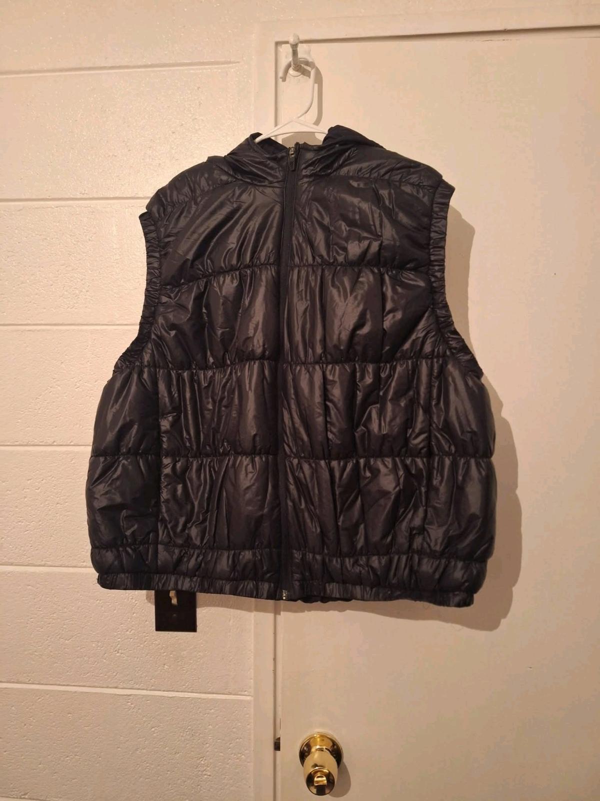 New Black quilted puffer vest with hood size 3X 22 - Nahunta, Georgia - FleaMarketBay