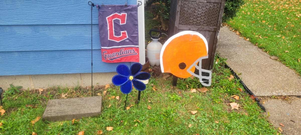 a bunch of different  garden decoration statues prices vary - Cleveland, Ohio - FleaMarketBay
