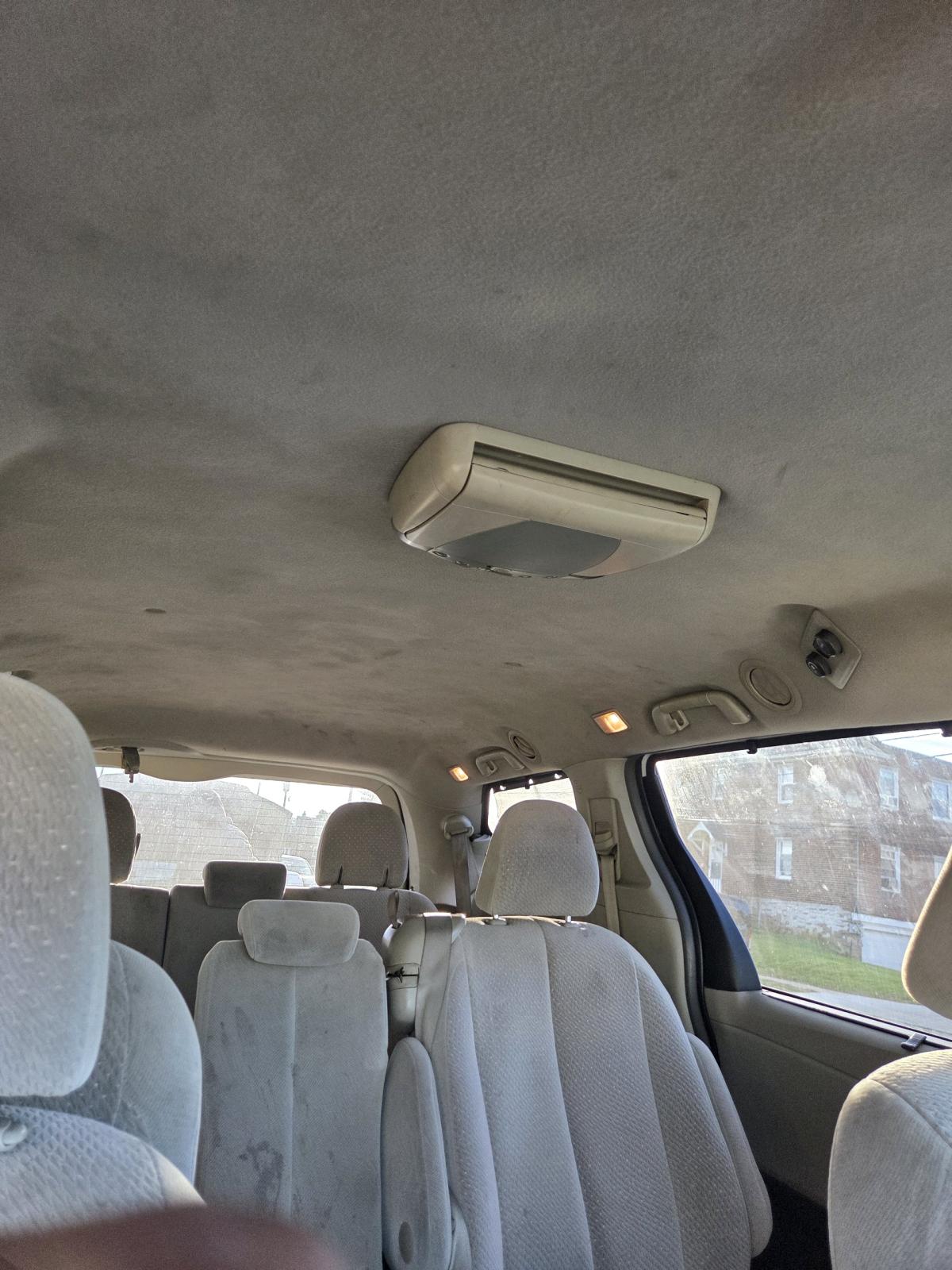 2011 Toyota Sienna LE in good condition - Philadelphia, Pennsylvania - FleaMarketBay