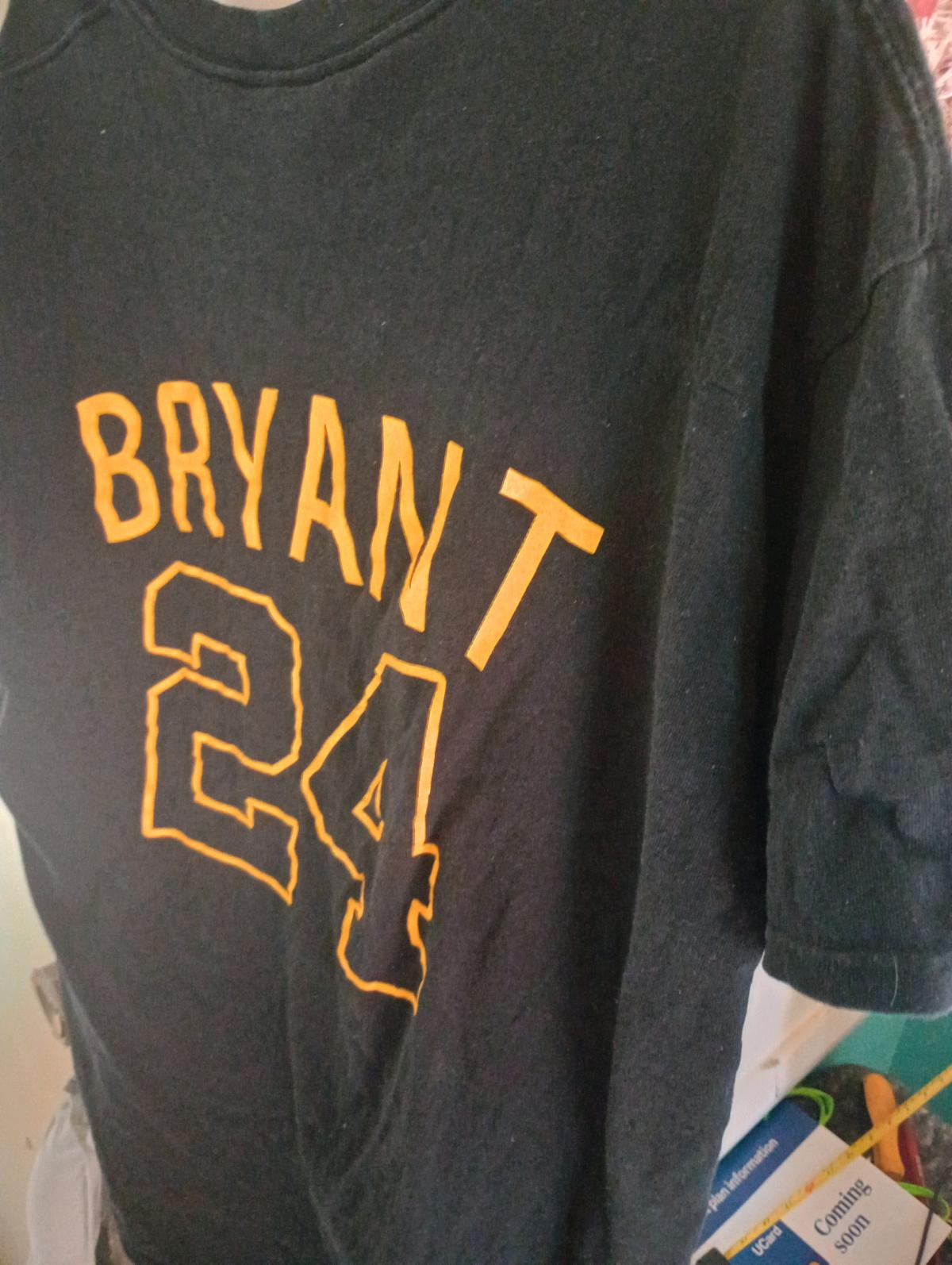 Kobe Bryant black shirt size medium - Campbellsville, Kentucky - FleaMarketBay