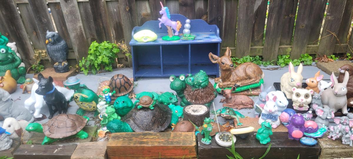 a bunch of different  garden decoration statues prices vary - Cleveland, Ohio - FleaMarketBay