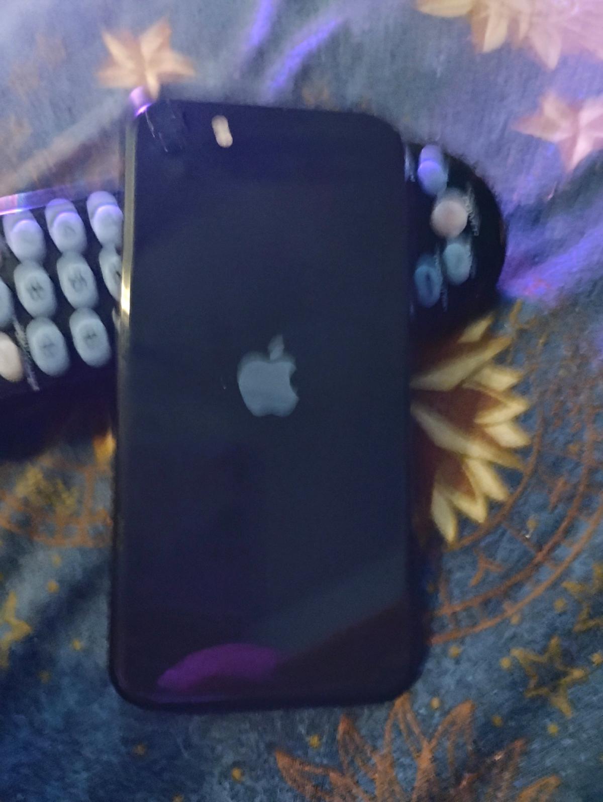 iPhone 8 Hardly Used - Port Charlotte, Florida - FleaMarketBay
