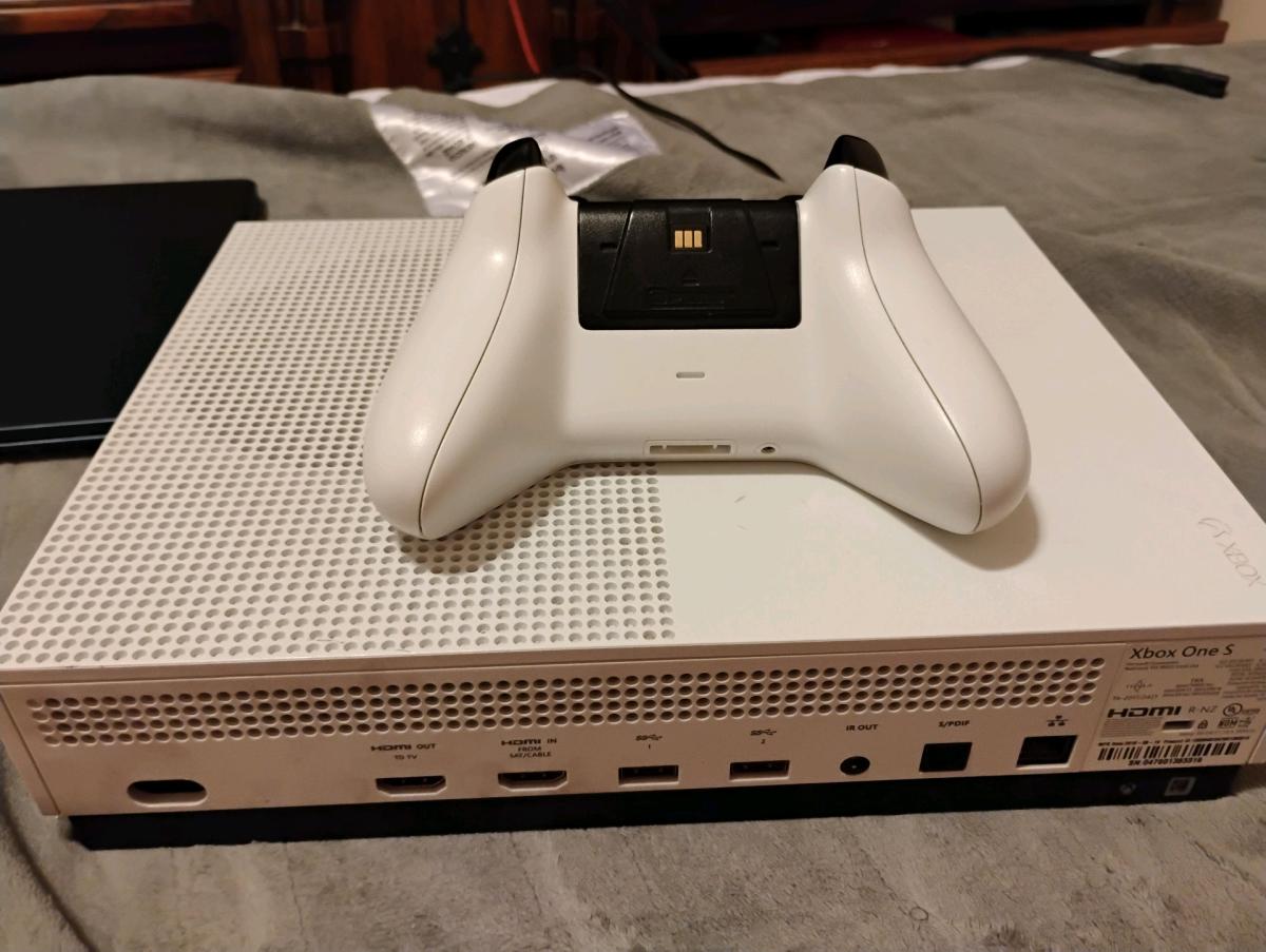 xbox one s with controller console - Auburn, Washington - FleaMarketBay