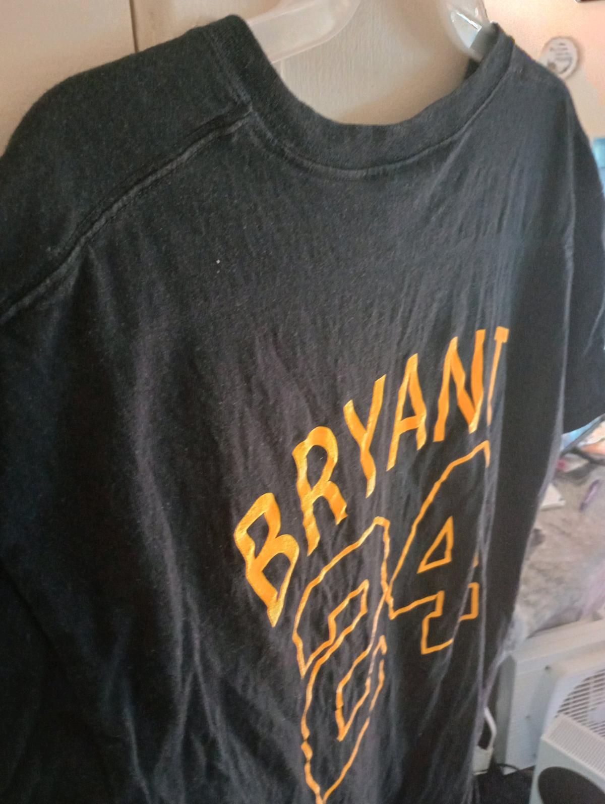 Kobe Bryant black shirt size medium - Campbellsville, Kentucky - FleaMarketBay