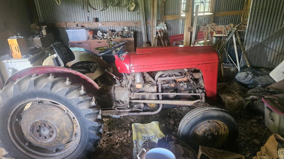 Massy Ferguson tractor - Jewett, Texas - FleaMarketBay