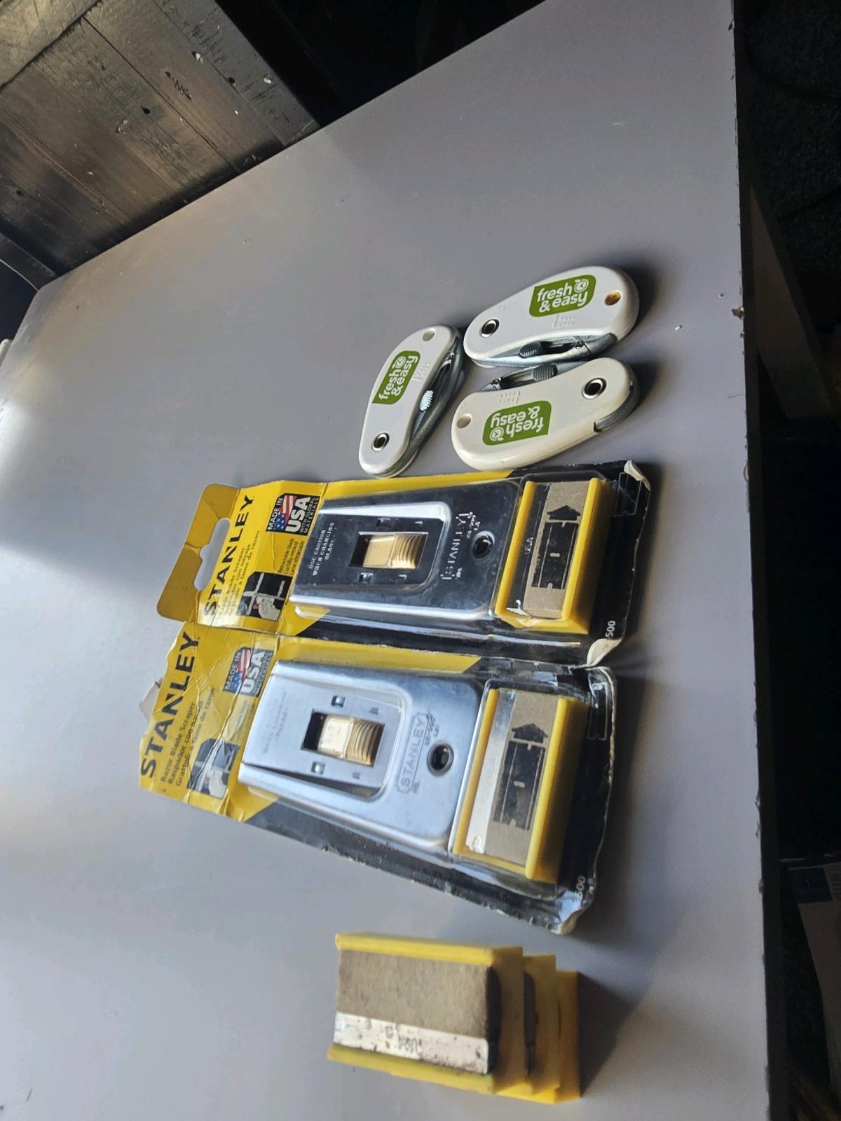 Hand Tools Lot  9x Screwdrivers Stanley Scrapers Box Cutters - Sulphur, Oklahoma - FleaMarketBay