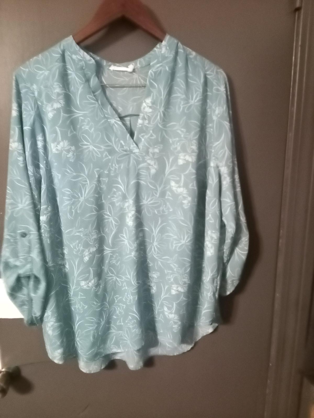 Womens Blouses 3pc - Marrero, Louisiana - FleaMarketBay