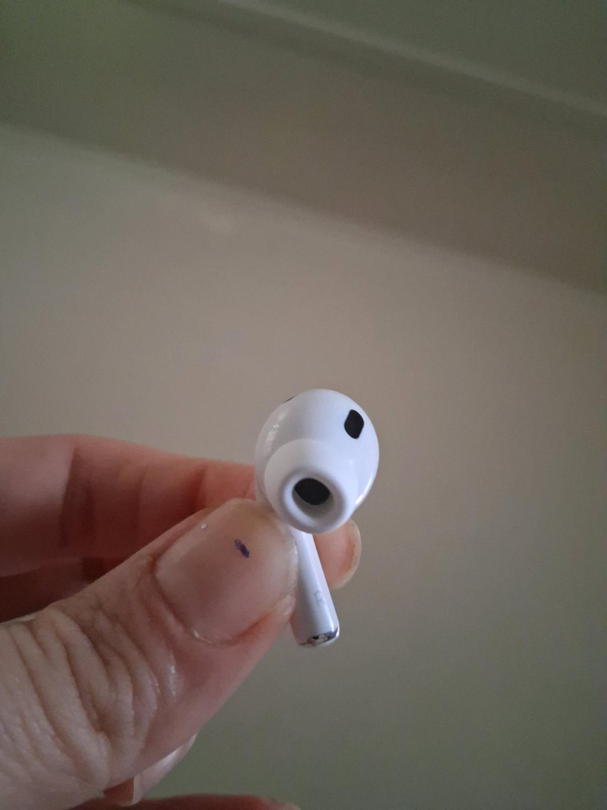 air pod 3 pro gently used - Dayton, Ohio - FleaMarketBay