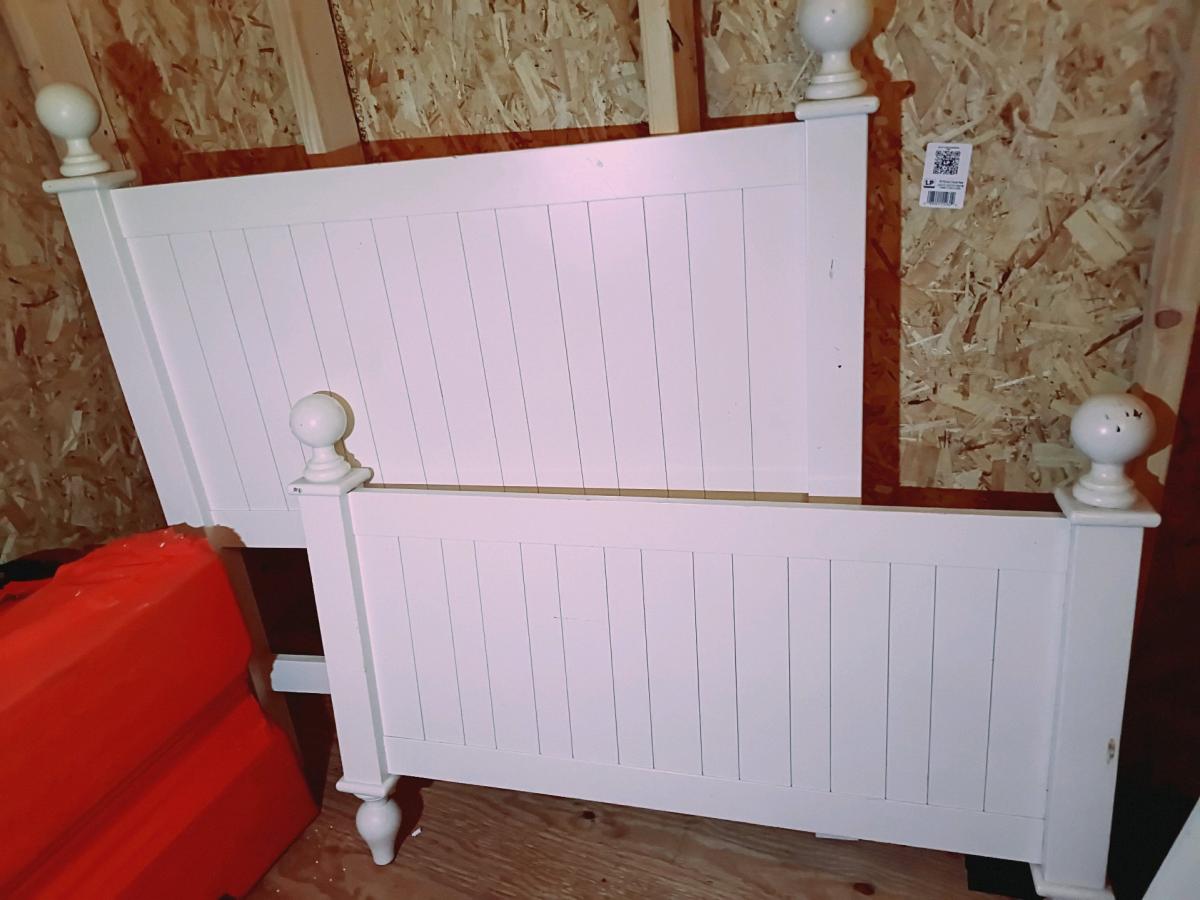 twin bedframe - Fairborn, Ohio - FleaMarketBay