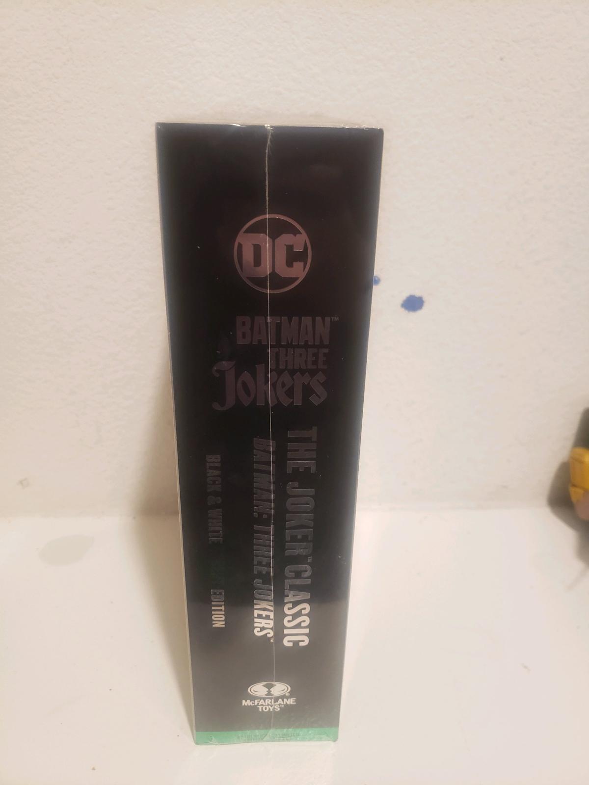 dc  Gold Label Batman three Jokers - Calimesa, California - FleaMarketBay