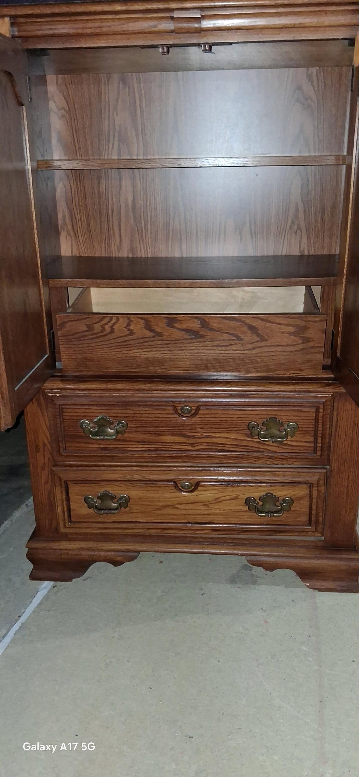 Gorgeous Vintage Dixie Oak 3 piece Dresser set - Saint Louis, Missouri - FleaMarketBay