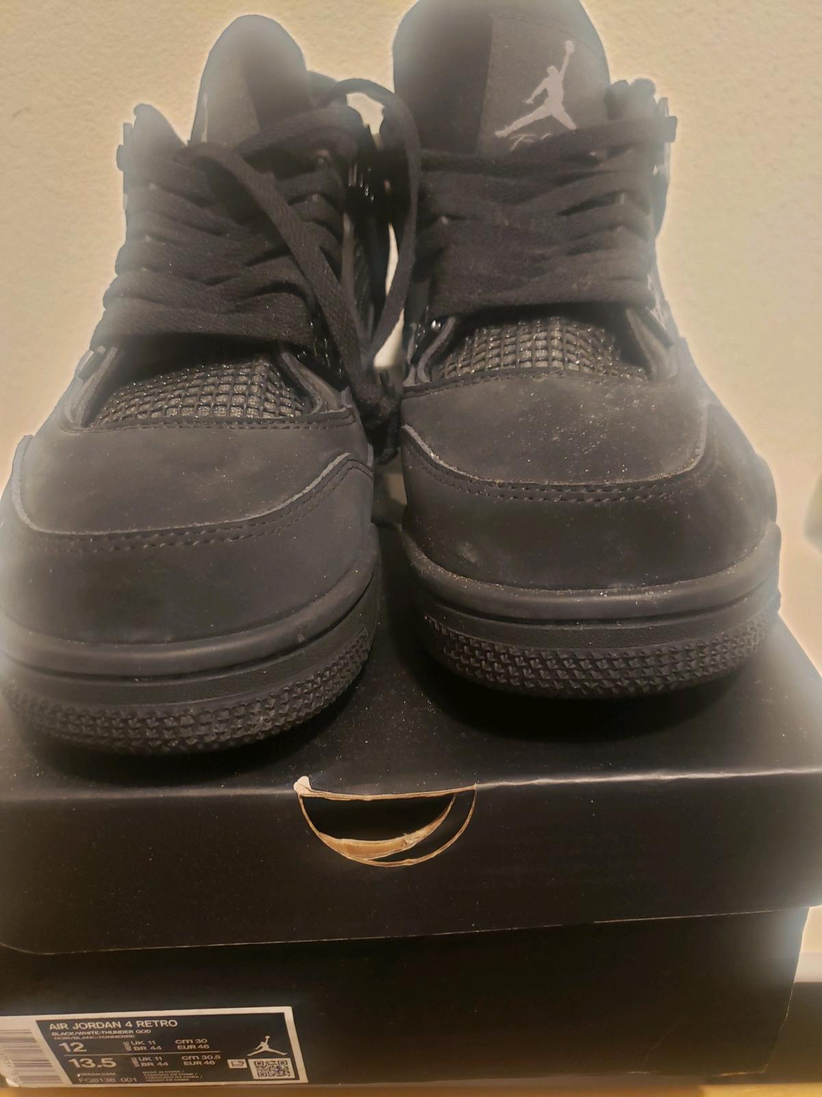 Air jordan 4 Retro Black Cat no box the box is broken - Calimesa, California - FleaMarketBay