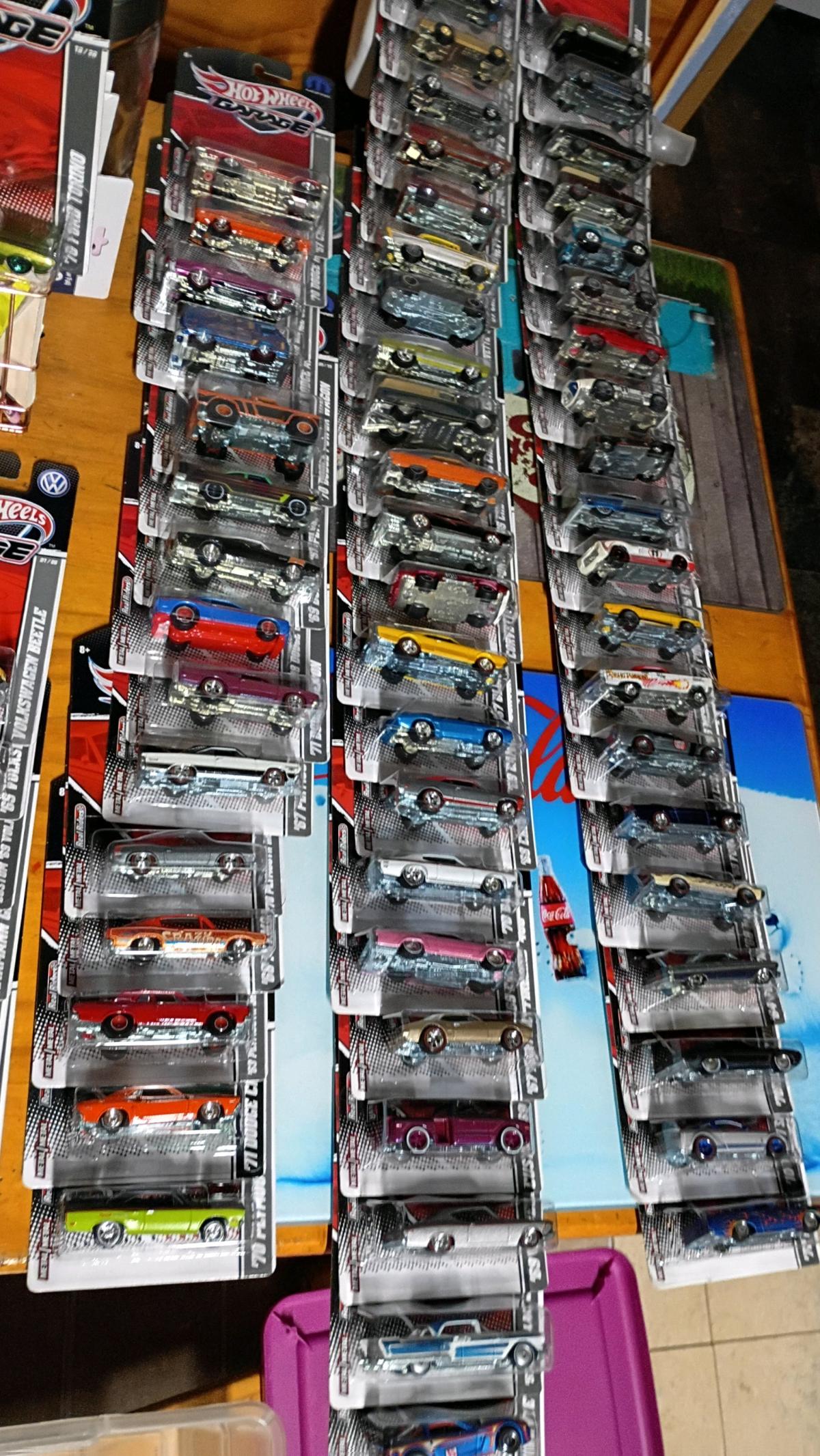 Hot Wheels garage complete set unopened cards in perfect con - New Salem, North Dakota - FleaMarketBay