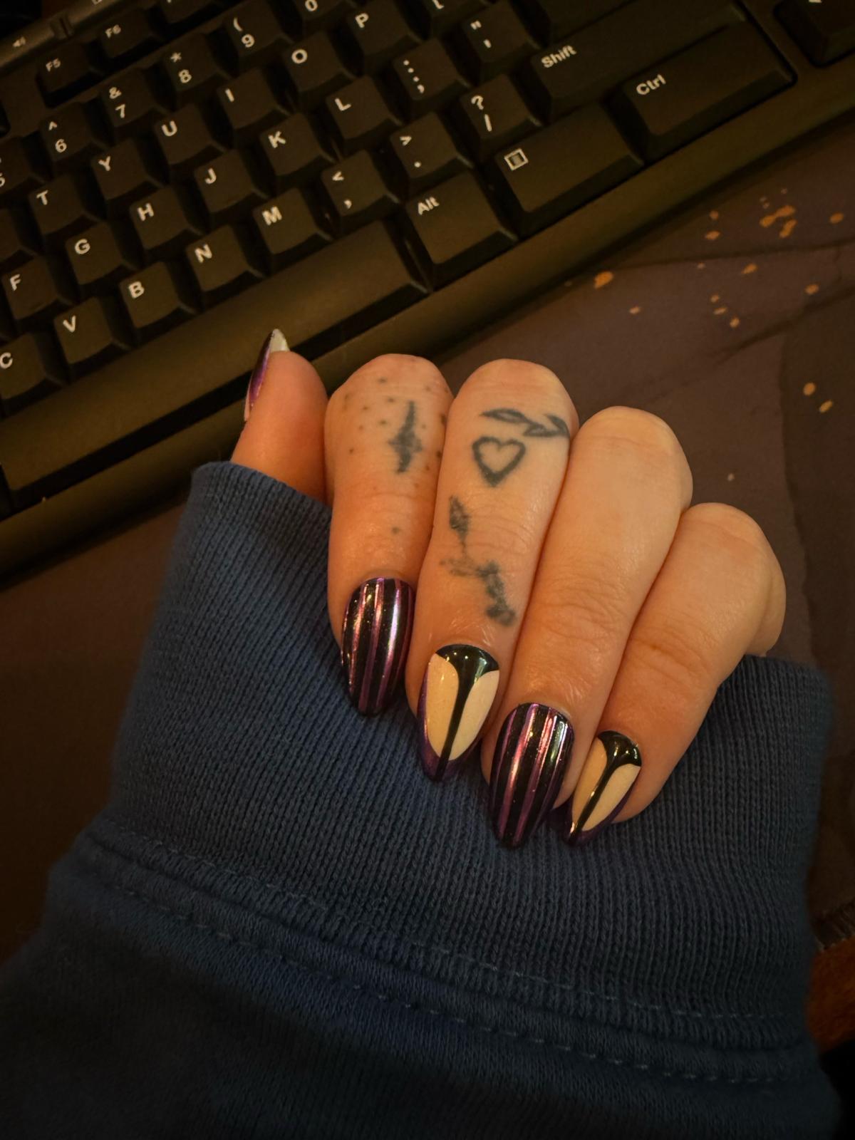 custom hand painted press on nails - Anoka, Minnesota - FleaMarketBay