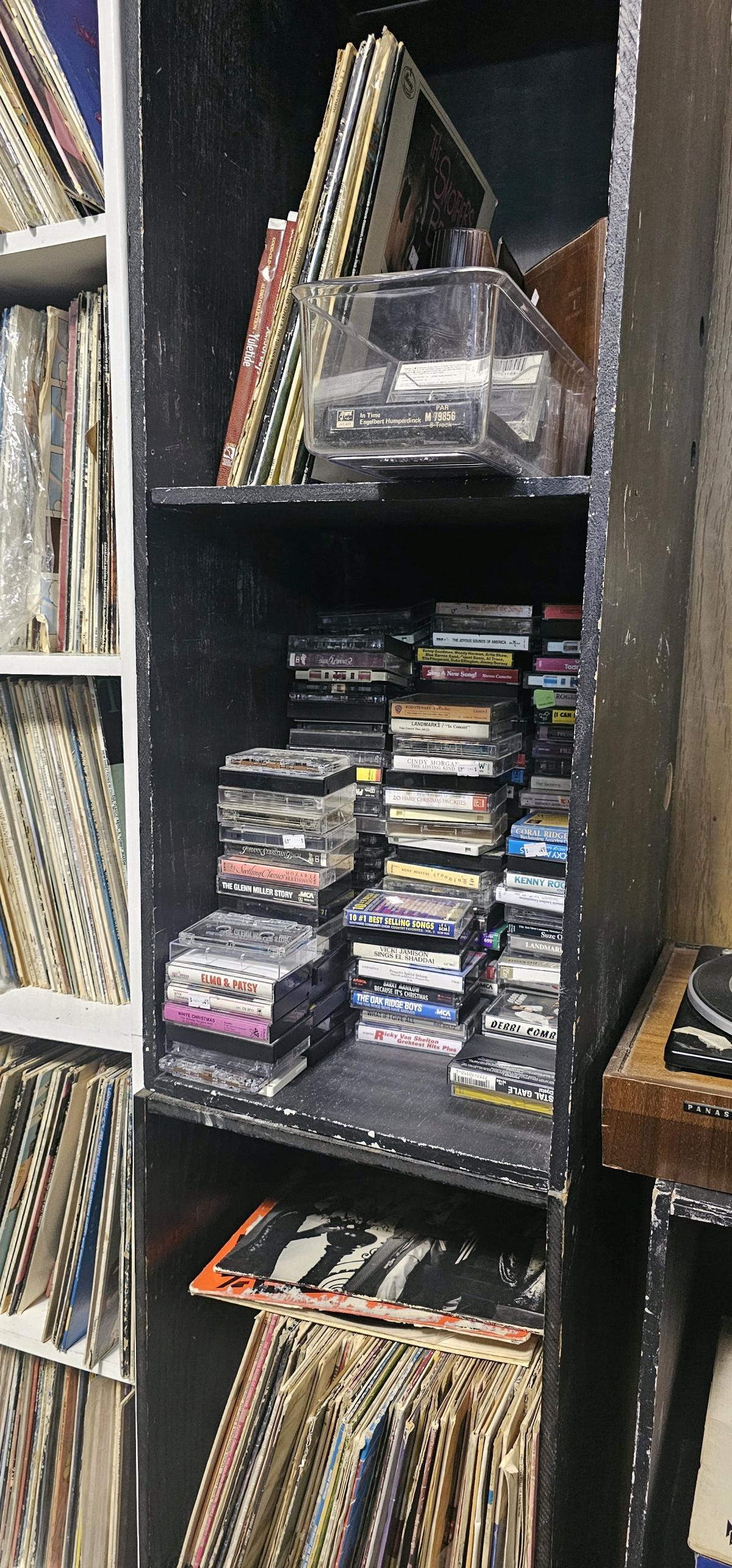 video games cds dvds records cassette tapes - Lapeer, Michigan - FleaMarketBay