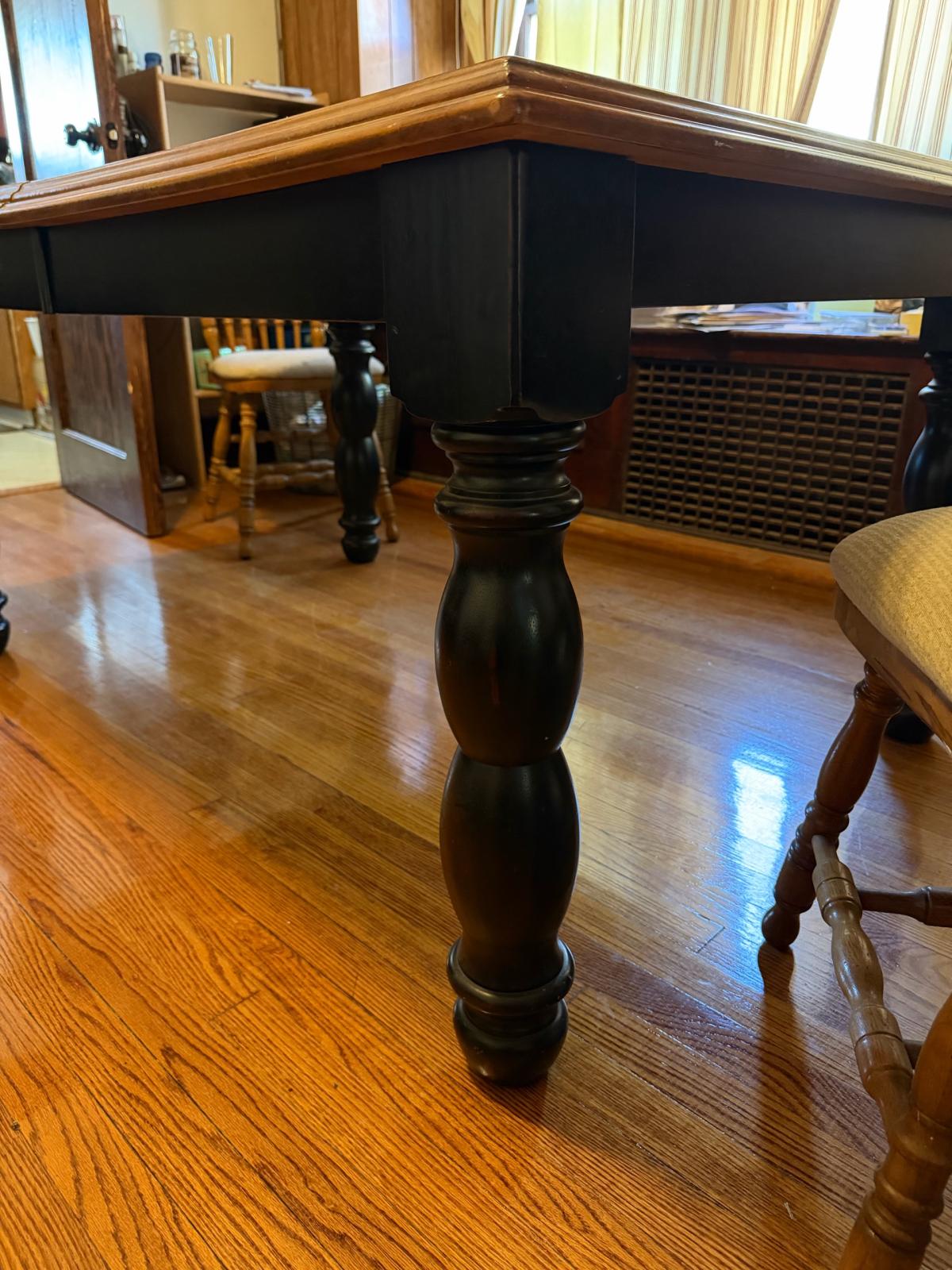 Dining Room Table - Effingham, Illinois - FleaMarketBay