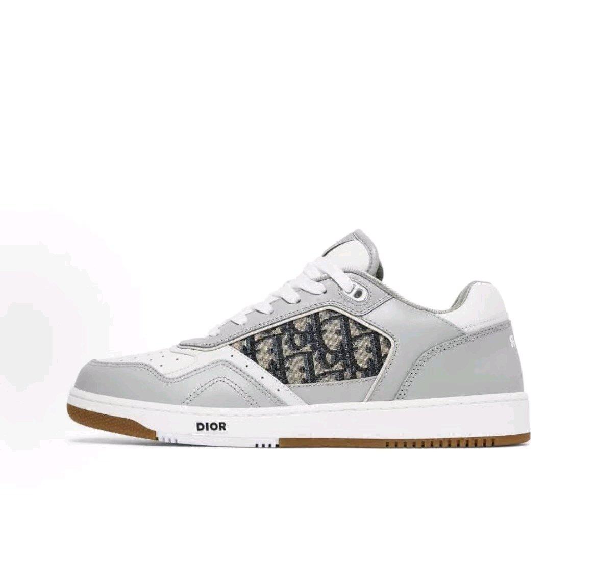 Looking for bulk buyers for shoes Contac We are professional - Altamonte Springs, Florida - FleaMarketBay