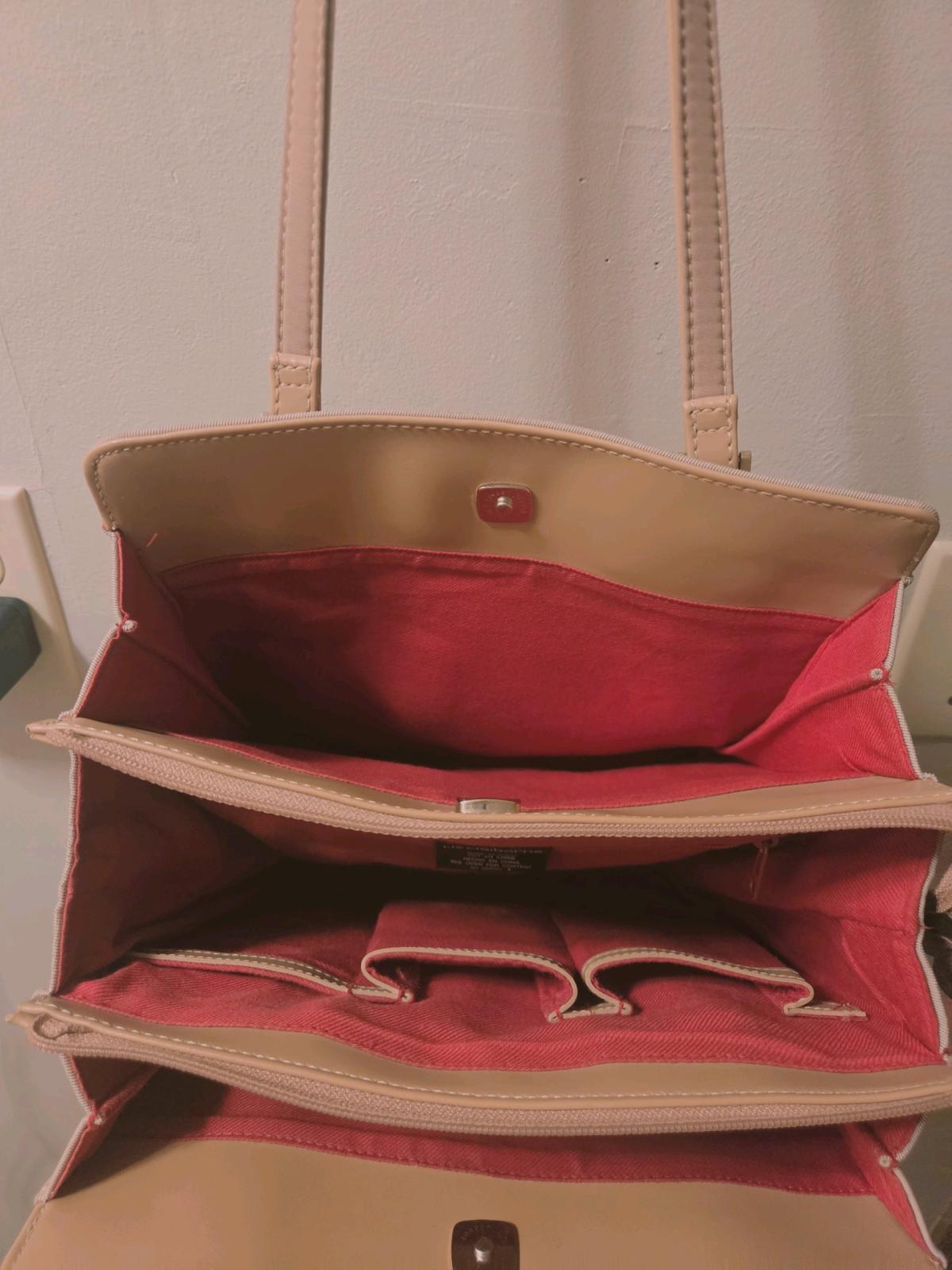 Liz Claiborne tan and beige shoulder bag - Estherville, Iowa - FleaMarketBay