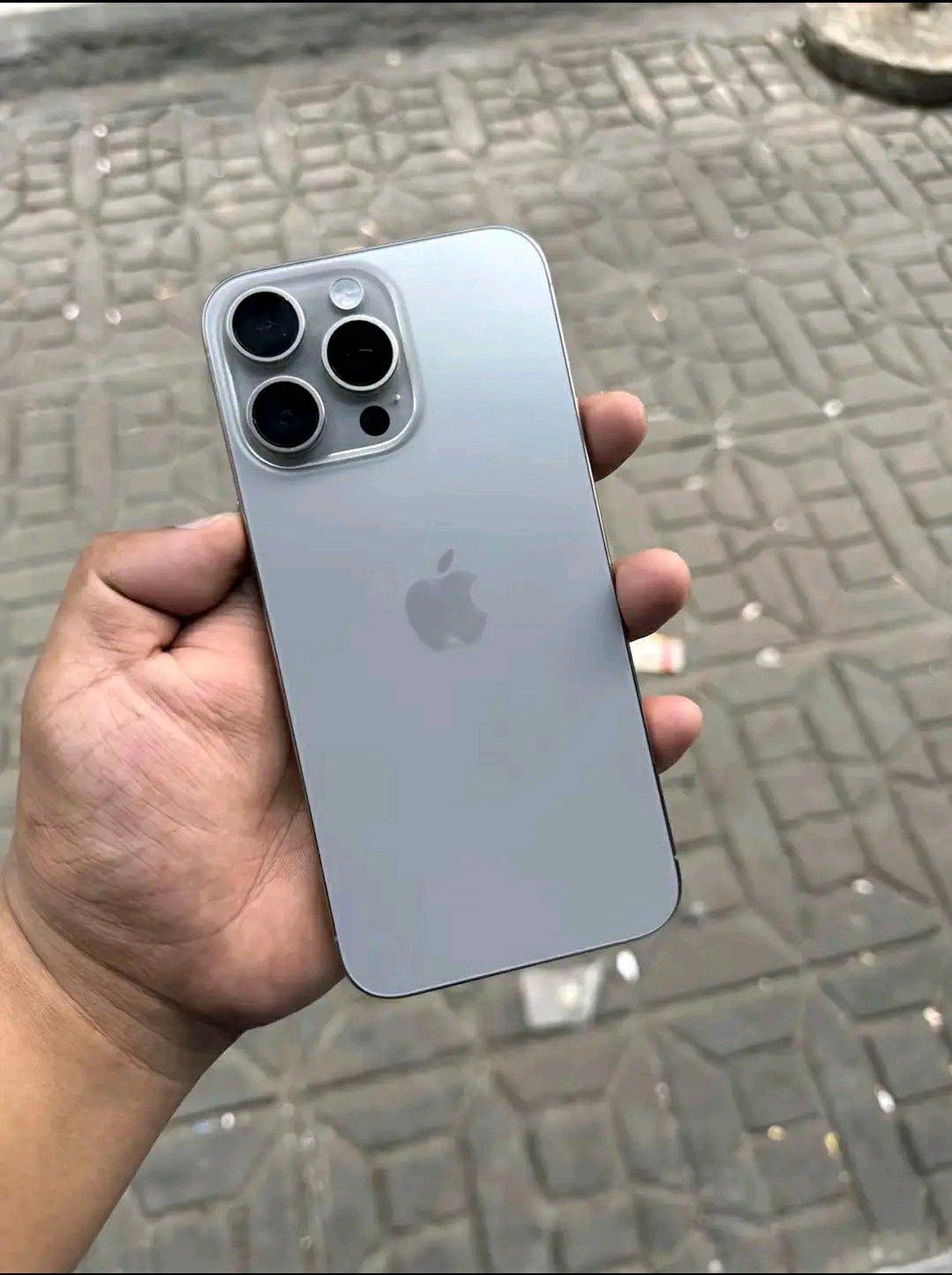 Apple iPhone 15pro max unlocked - Adamsville, Alabama - FleaMarketBay