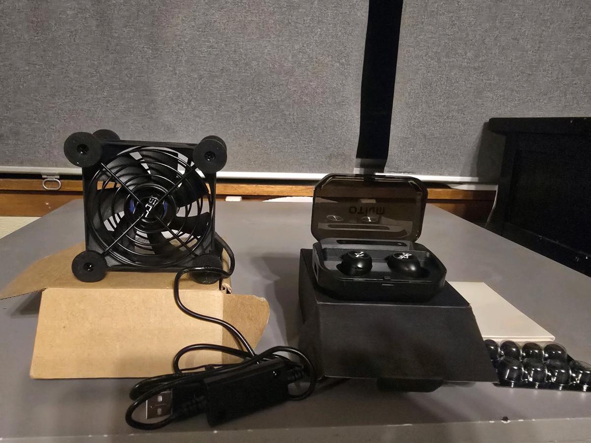 Brand New USB Cooling Fan 120mm  TWS Wireless Earbuds Bundle - Sulphur, Oklahoma - FleaMarketBay