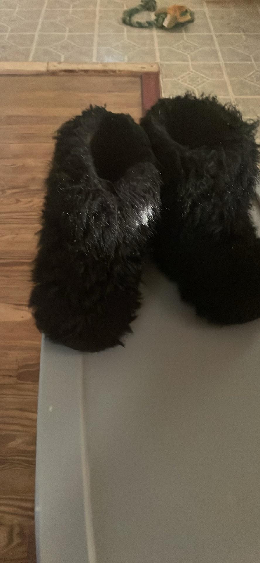 black fur boots - Lakeville, Indiana - FleaMarketBay